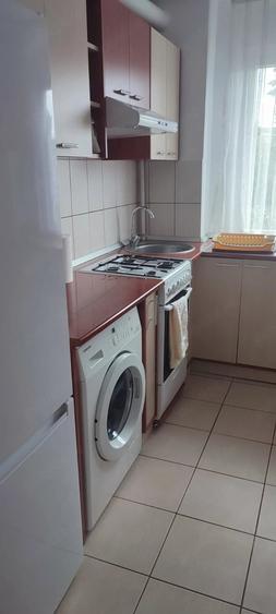 inchiriez apartament cu 3 camere - 1