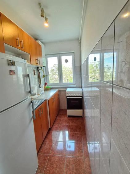 Apartament cu 4 camere semidecomandat, mobilat în Take Ionescu