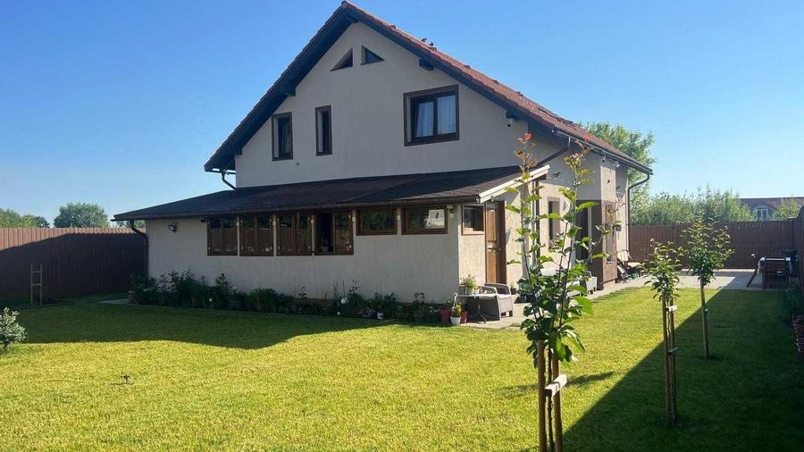 Casă cu 4 camere în Stupini
