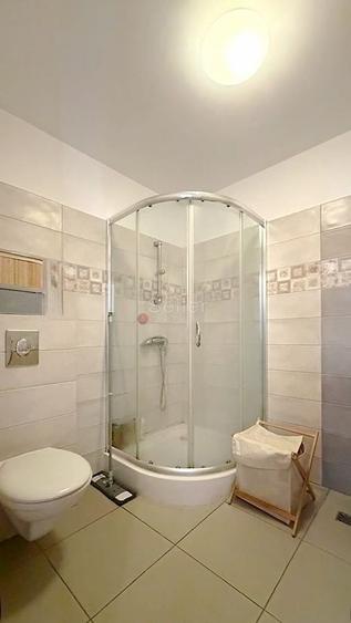 Apartament cu 3 camere decomandat, mobilat în Tractorul