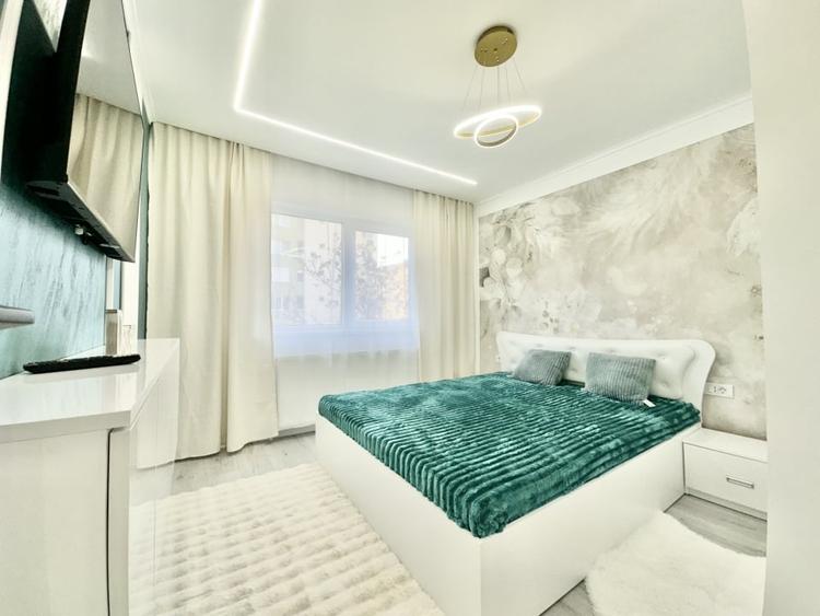 Apartament cu 3 camere semidecomandat, mobilat în Dâmbovița