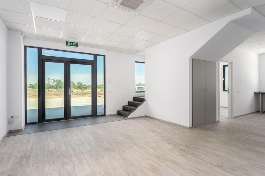 Spațiu industrial, de 585 mp, în Est