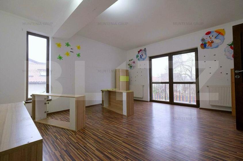 Casă individuală cu 6 camere cu Canalizare în Nord-Est