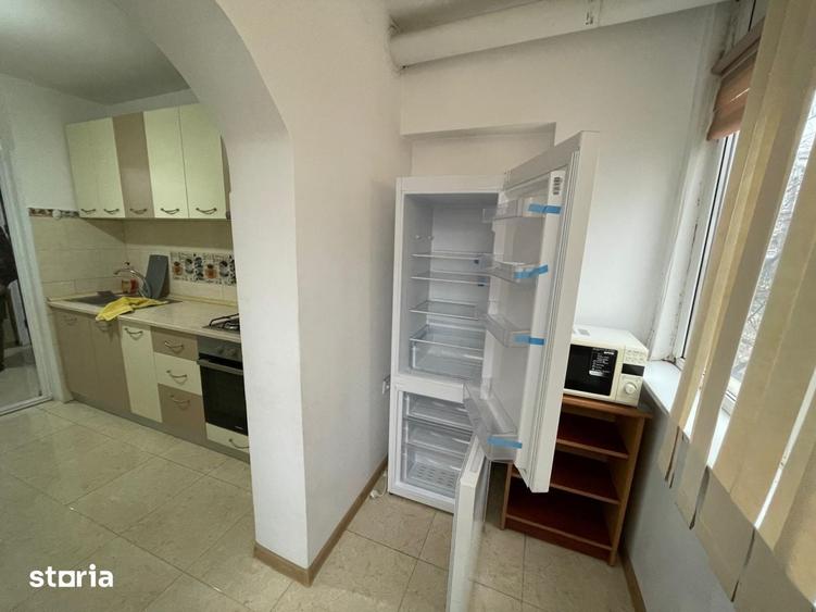 Apartament cu 2 camere semidecomandat în Podu Roș