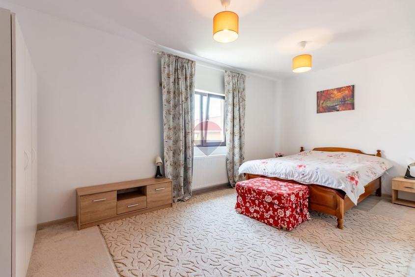 Duplex cu 5 camere cu Teren 227 Mp în Sud-Vest