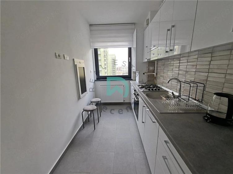 Apartament cu 2 camere decomandat în Tractorul