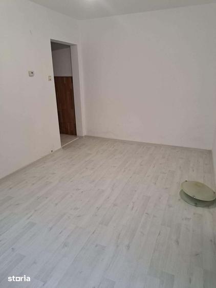 Apartament cu 2 camere semidecomandat în Micro 15