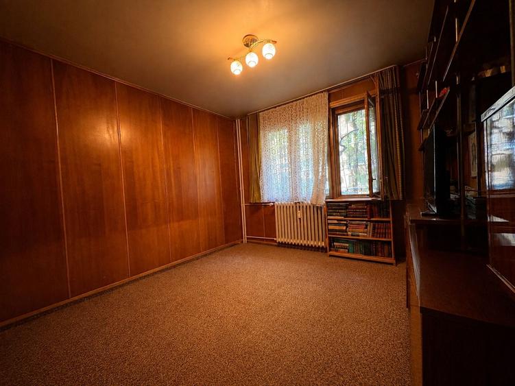 Apartament cu 3 camere decomandat în Tineretului — fotografia 1