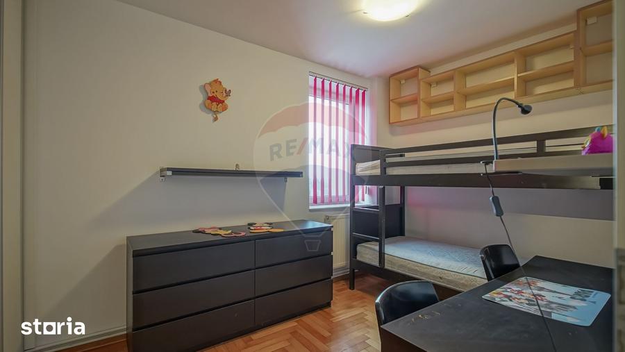 Apartament cu 3 camere decomandat în Bartolomeu