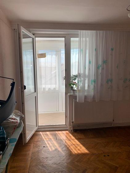 Apartament cu 3 camere decomandat în Mărăței