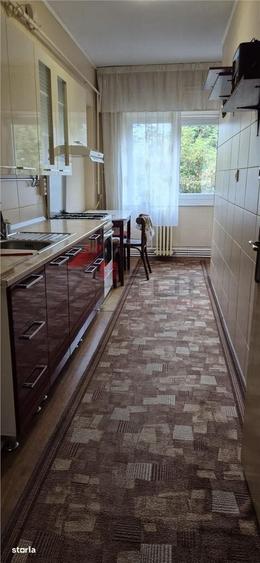 Apartament cu 3 camere decomandat în Podul de Fier