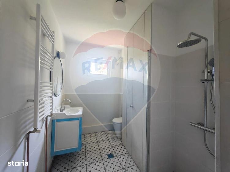 Apartament cu 3 camere semidecomandat în Aviatorilor