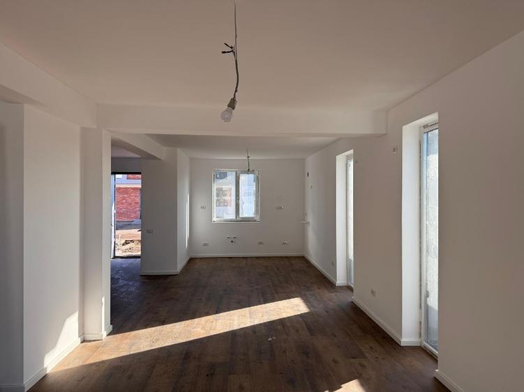 Casă individuală cu 4 camere cu Teren 350 Mp în Tunari