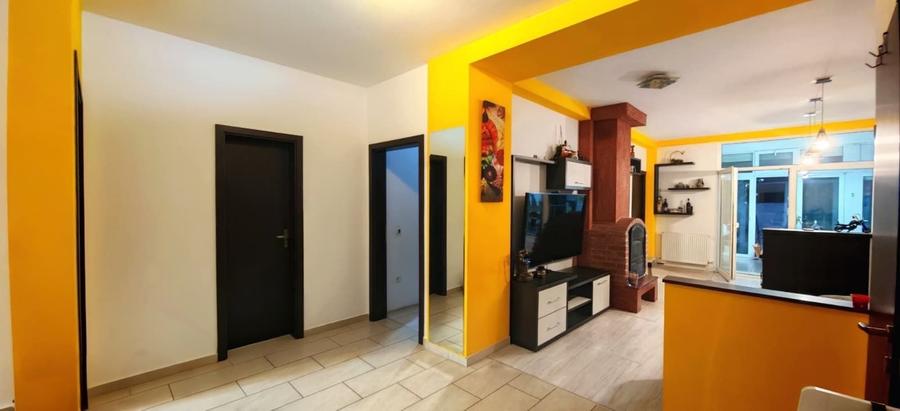 Apartament cu 4 camere decomandat, mobilat în Central