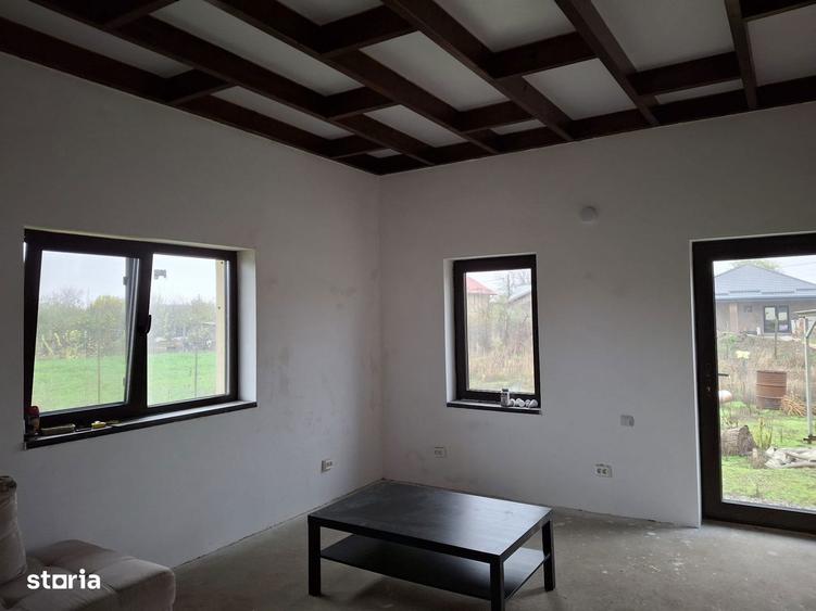 Casă cu 3 camere cu Teren 977 Mp în Petrăchioaia