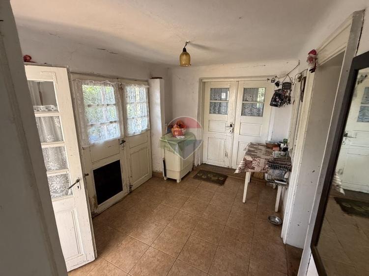 Casă individuală cu 5 camere cu Teren 1599 Mp în Vest