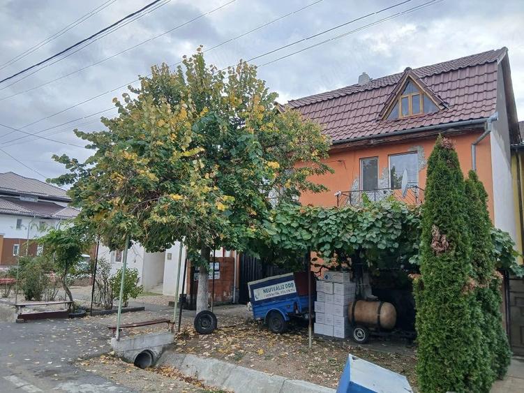 Casă cu 6 camere cu Teren 800 Mp în Central