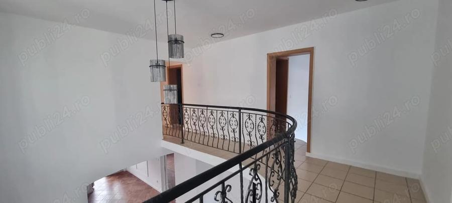 Casă cu 6 camere în Banat