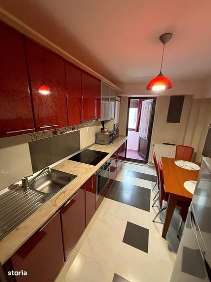 Apartament cu 3 camere decomandat în Central