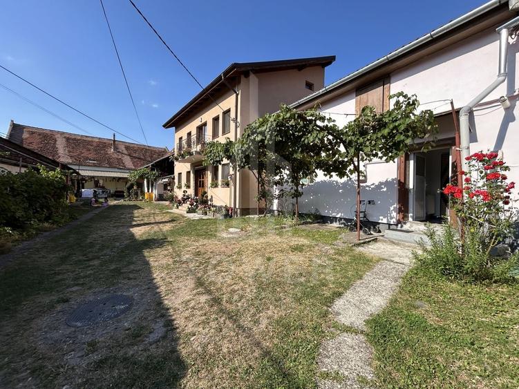 Casă individuală cu 2 camere cu Canalizare în Central