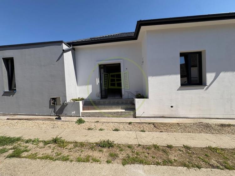 Casă individuală cu 4 camere cu Canalizare în Podari