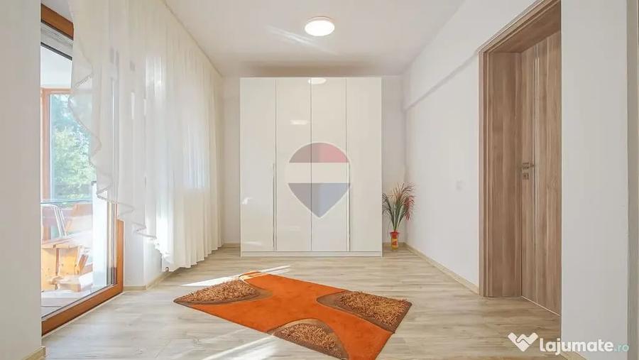 Apartament cu 4 camere decomandat în Clăbucet