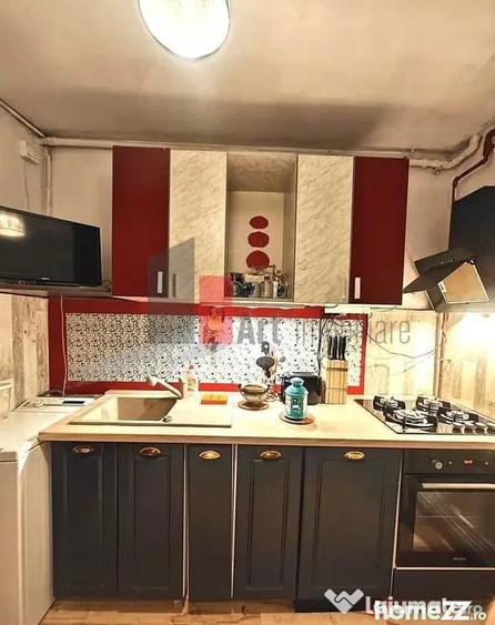 Apartament cu 3 camere semidecomandat în Rahova