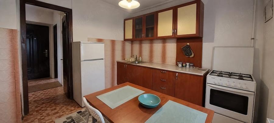 Apartament cu 3 camere decomandat în Complex Studențesc