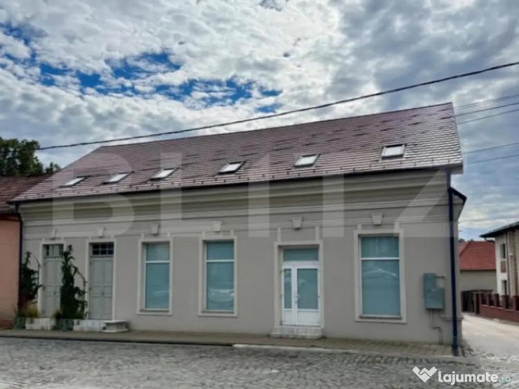 Spațiu comercial, de 200 mp, în Central