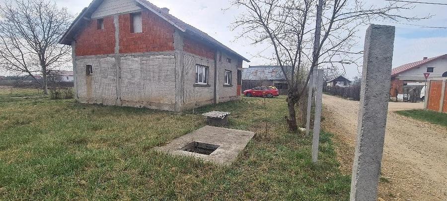 Casă cu 2 camere cu Teren 250 Mp în Central