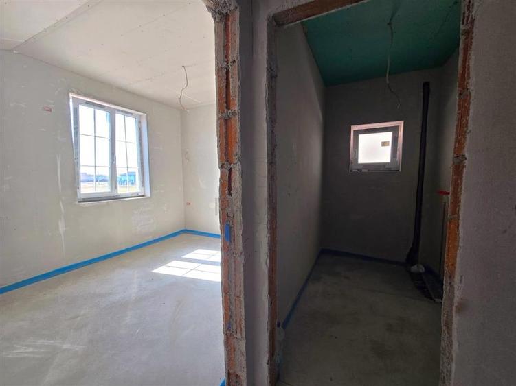 Duplex cu 4 camere cu Canalizare în Moșnița Nouă