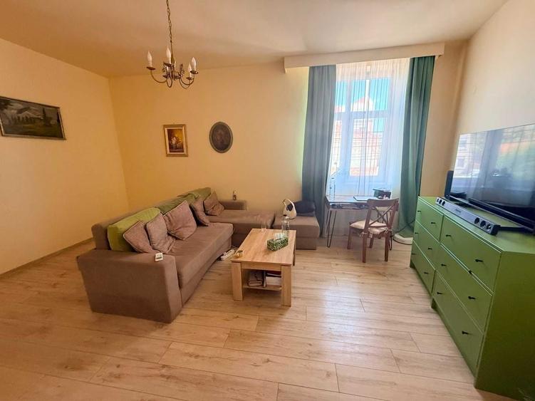 Apartament cu 3 camere semidecomandat în Traian