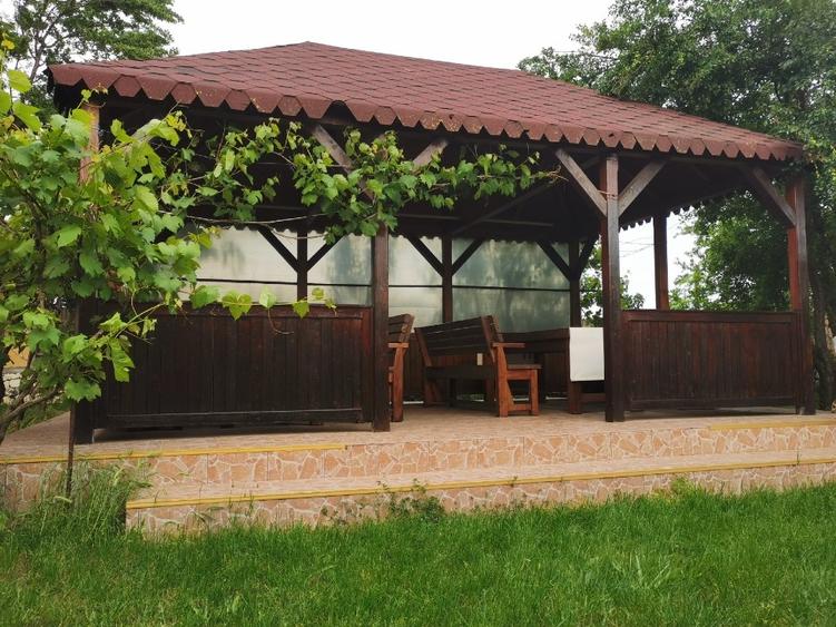 Casă individuală cu 5 camere cu Canalizare în Corbu