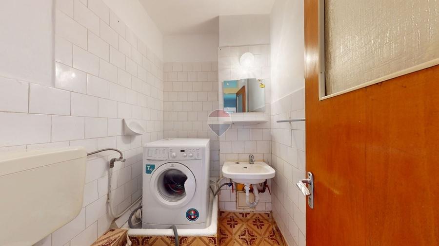 Apartament cu 4 camere decomandat în Răcădău