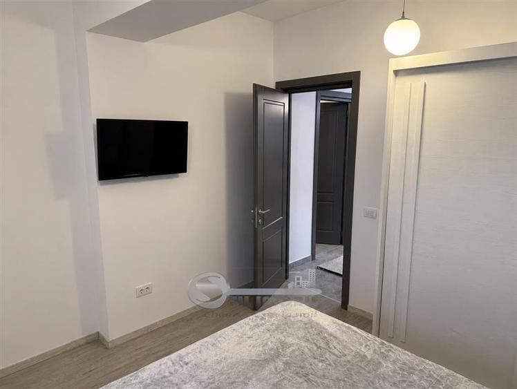 Apartament cu 3 camere decomandat în Palat