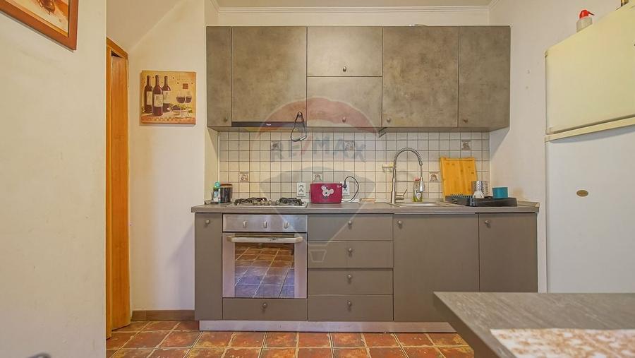 Casă cu 7 camere cu Teren 450 Mp în Central