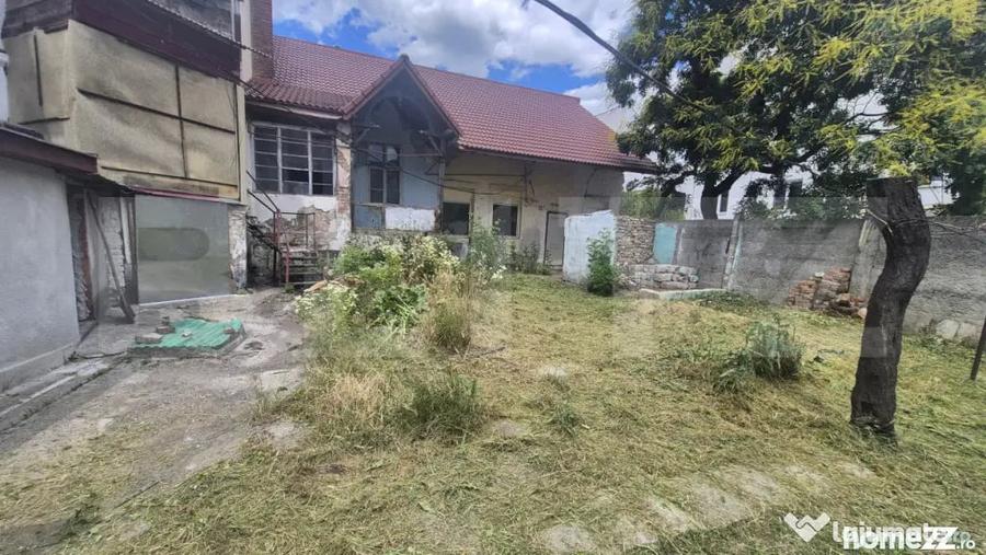 Apartament cu 4 camere semidecomandat în Central