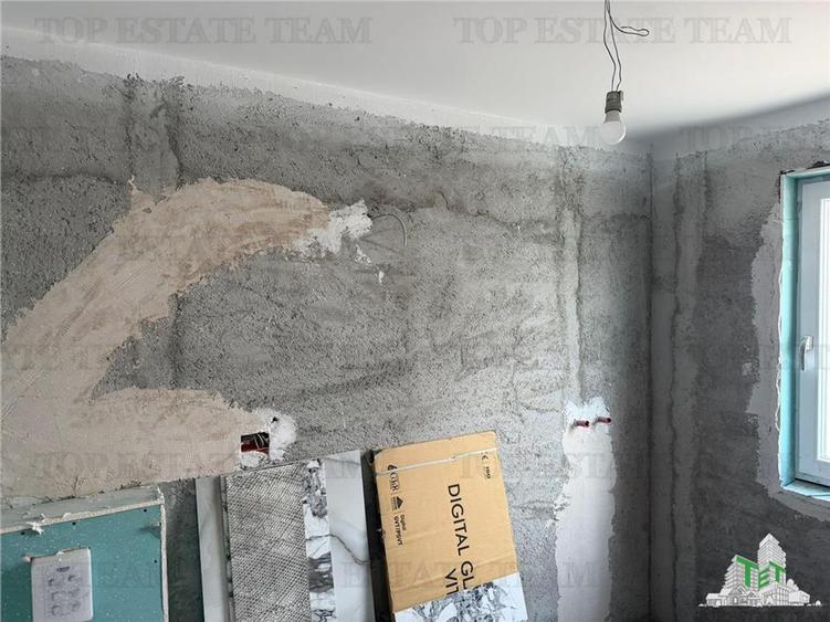 Casă individuală cu 4 camere cu Canalizare în Ostratu