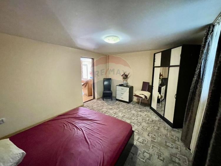 Casă individuală cu 6 camere cu Teren 1354 Mp în Țifești
