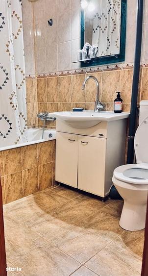 Apartament cu 3 camere semidecomandat în Mircea cel Bătrân