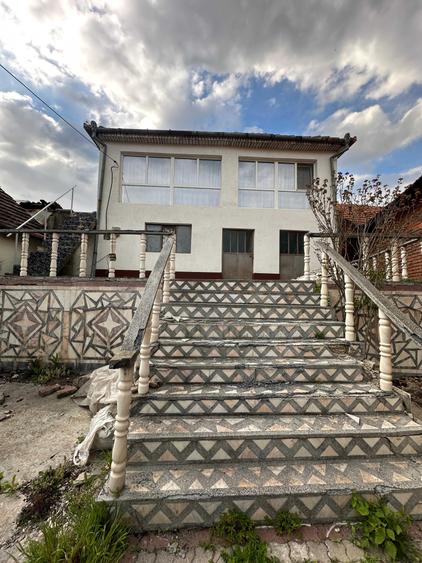 Casă cu 3 camere în Central