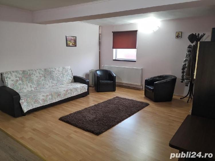 Casă cu 10 camere cu Teren 1500 Mp în Săcueni