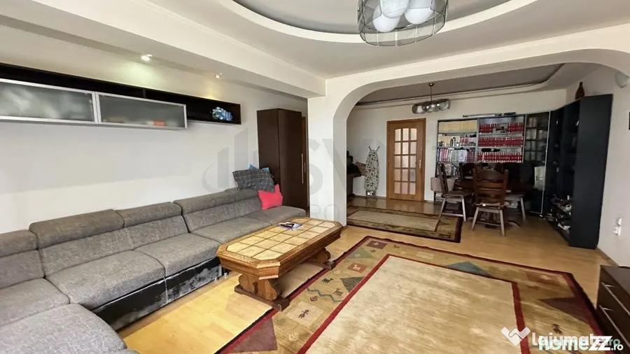 Casă cu 7 camere cu Teren 180 Mp în Vatra Luminoasă