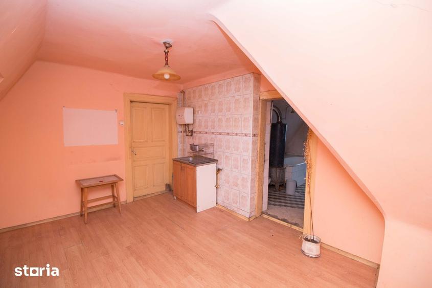 Casă cu 6 camere cu Teren 200 Mp în Central