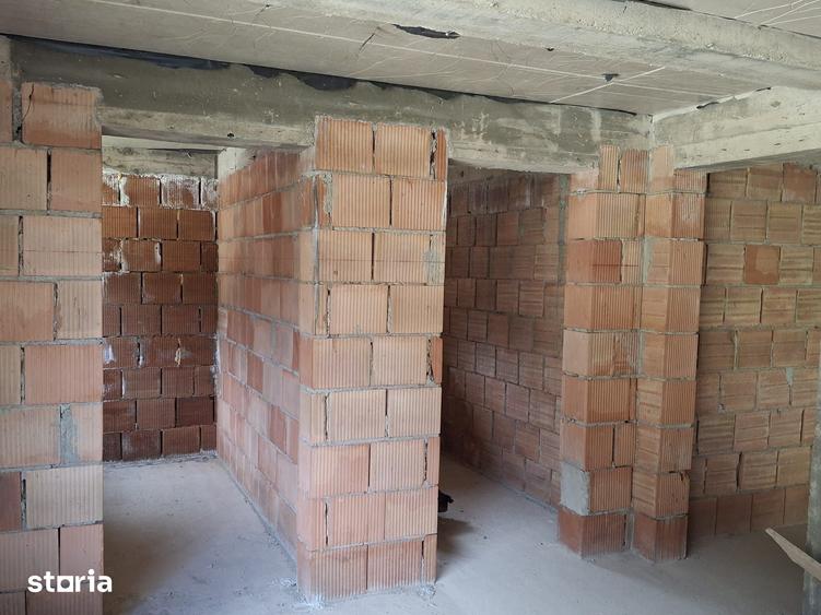 Casă cu 5 camere cu Teren 706 Mp în Gura Râului