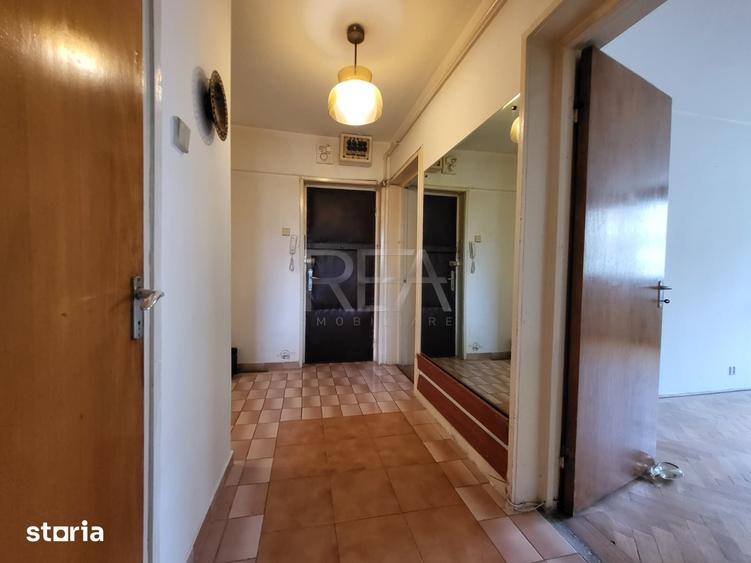 Apartament cu 4 camere semidecomandat în Sălăjan