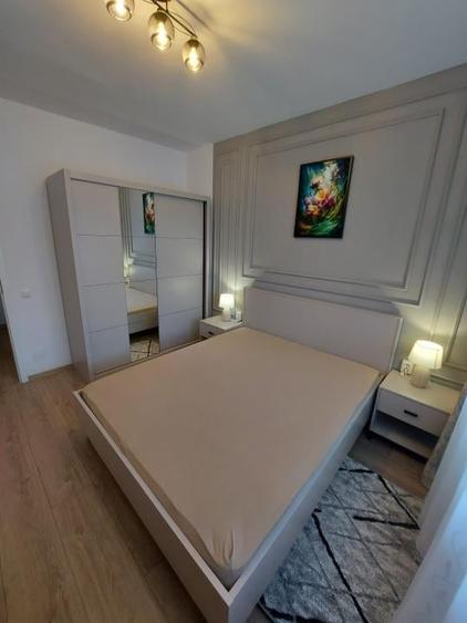 Apartament cu 3 camere semidecomandat, mobilat în Florești