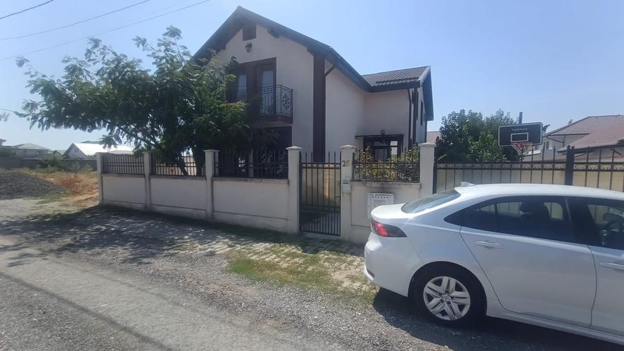 Casă individuală cu 4 camere cu Canalizare în Cârcea