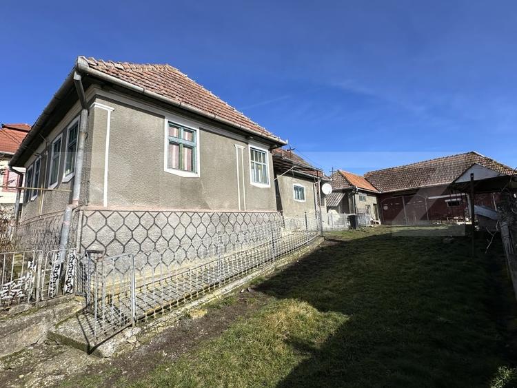 Casa la tara, 4000 mp teren, utilitati, acces A10, sat Dumbrava - 1