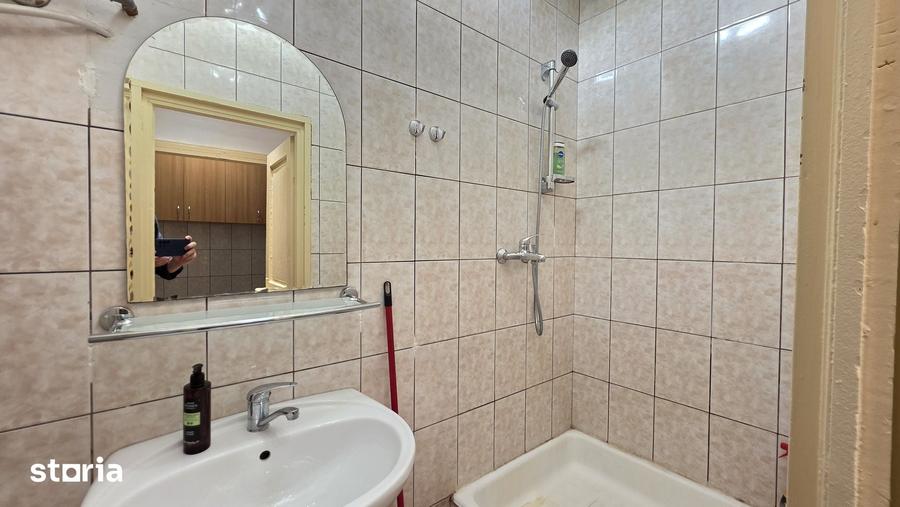 Garsonieră decomandată în Titan